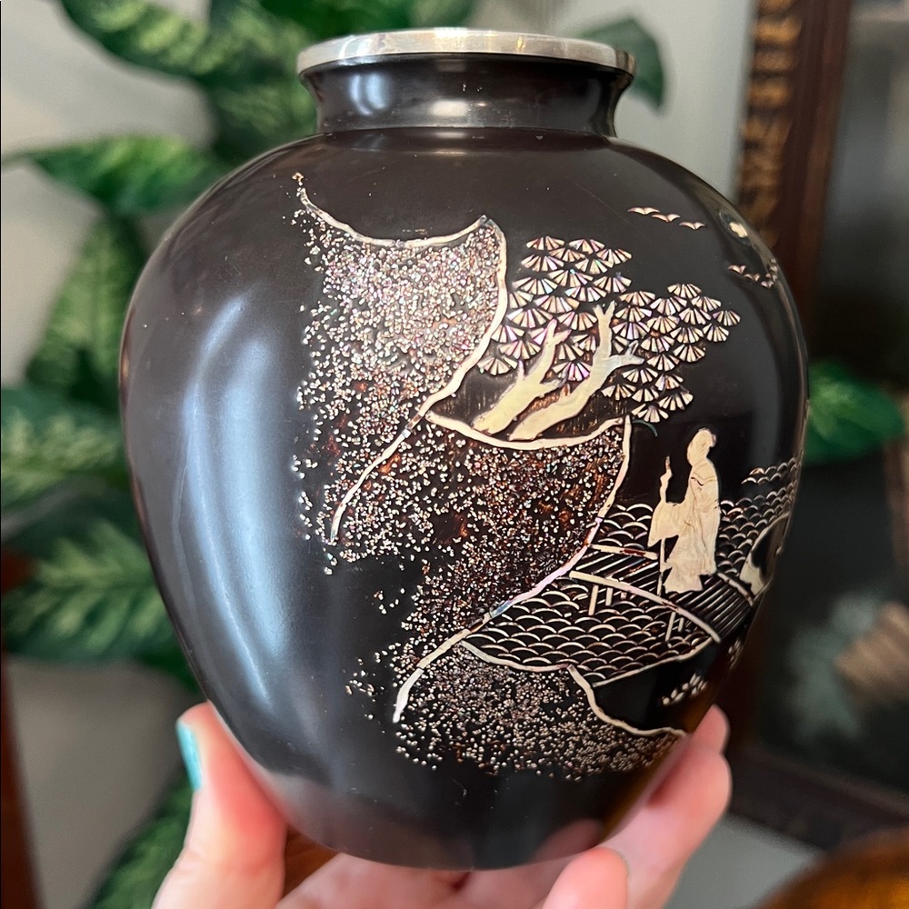 VTG Asian Lacquer Mother of Pearl Inlay Pagoda Cherry Blossom Garden Scene Vase